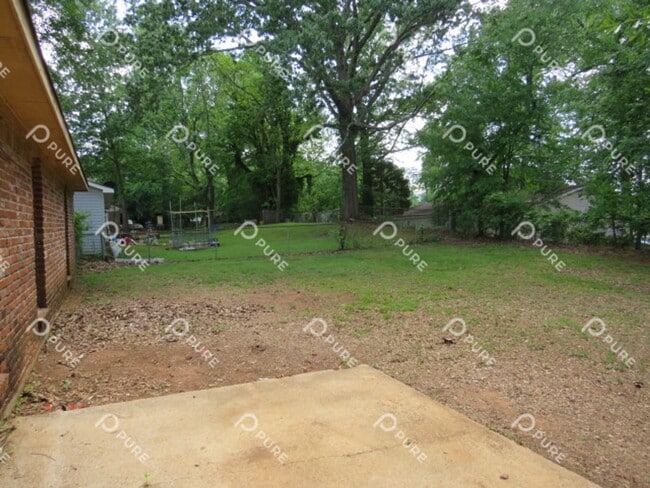 Building Photo - 3606 White Oak Way SW