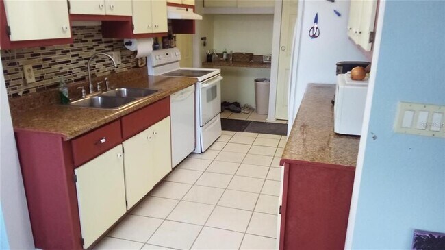 Building Photo - 758 Spring Lake Blvd NW