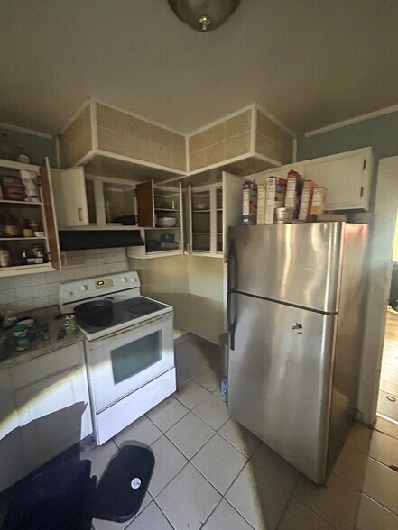 Building Photo - 4025 Beachwood Ave