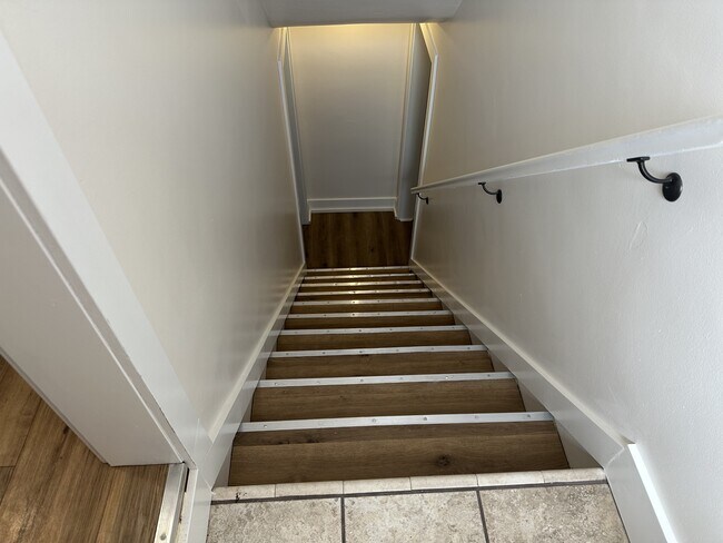 Building Photo - 1000 Canyon Rd