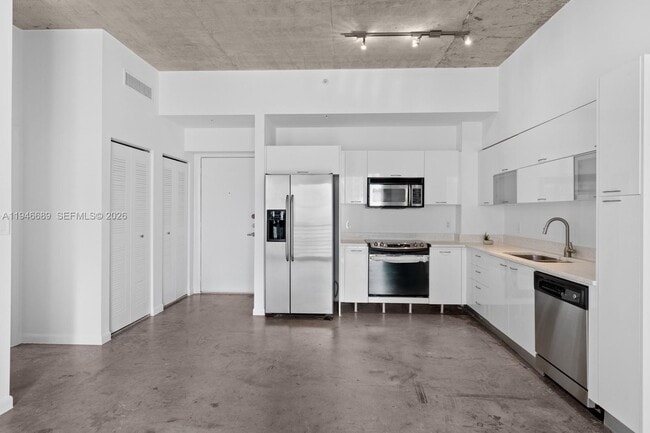 Building Photo - 133 NE 2nd Ave