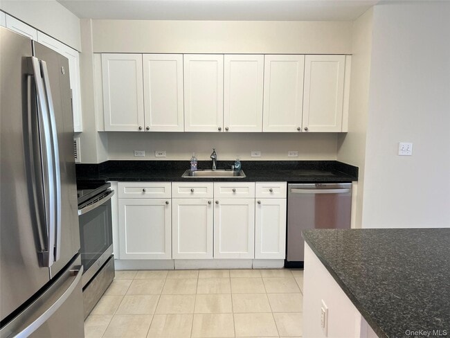 Building Photo - 300 Mamaroneck Ave