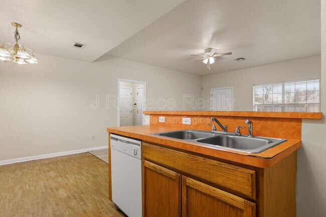 Building Photo - 109 Apple Ln