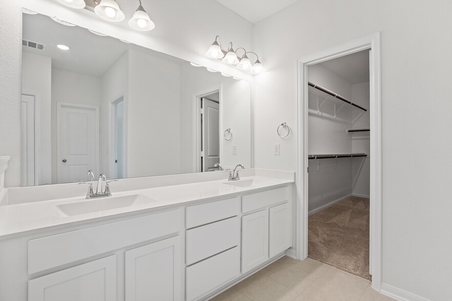 Building Photo - 5552 Bellissima Way