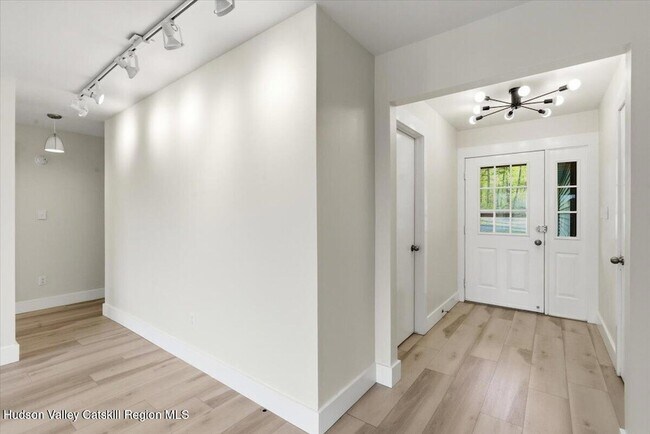 Building Photo - 5265 NY-9G