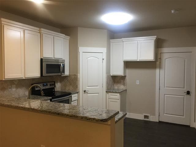 Building Photo - 209 Lily Ln