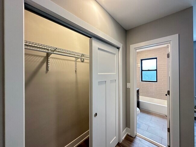 Building Photo - 4551 N Damen Ave