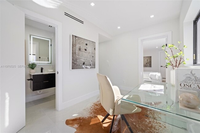 Building Photo - 1931 NE 186th Dr