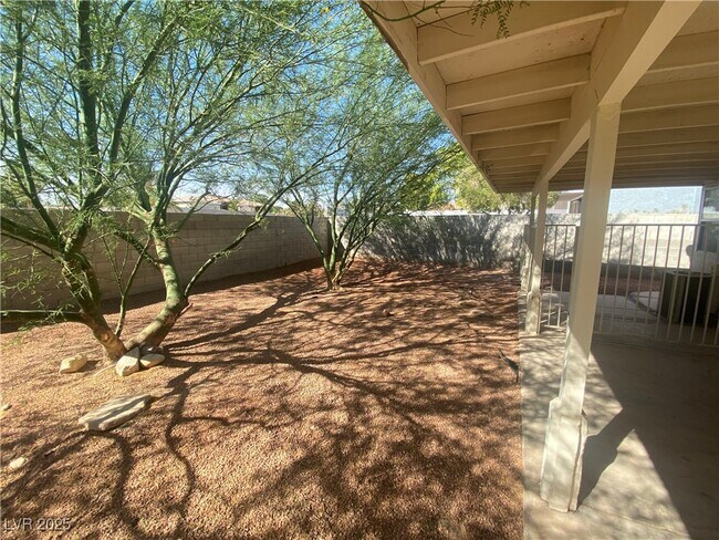 Building Photo - 8436 Palmada Dr