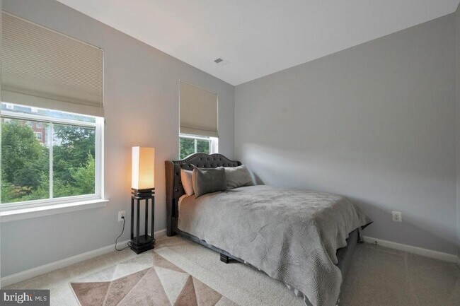 Building Photo - 518 Harborview Dr