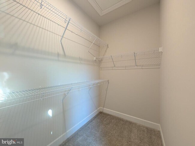 Building Photo - 6710 Belcrest Rd