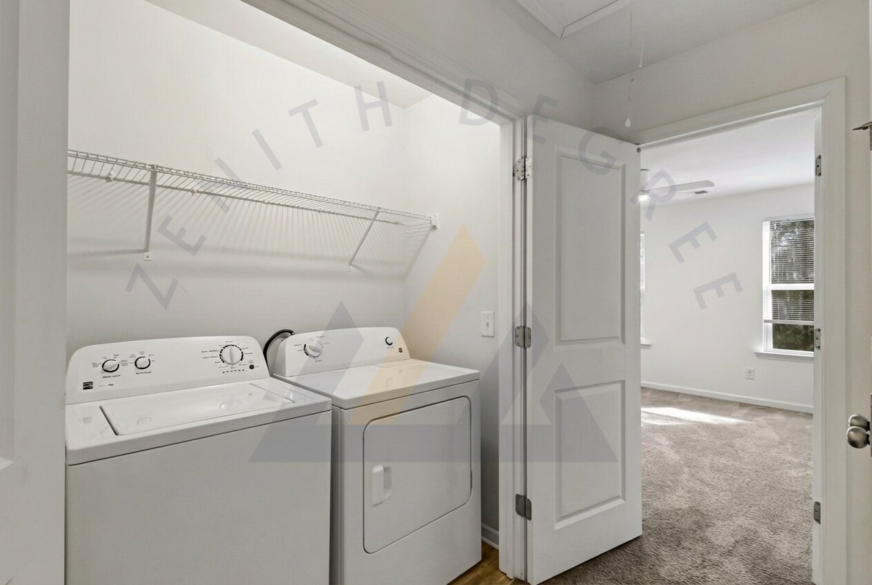 Building Photo - 206 Plumgrass Way