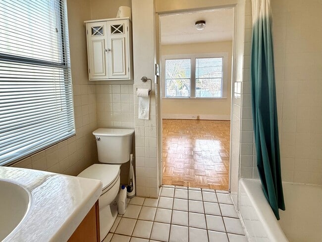 Building Photo - Cozy 2+bdrm/1 bath home w/a huge basement, washer/dryer, & off street pkg, space in the heart of ...