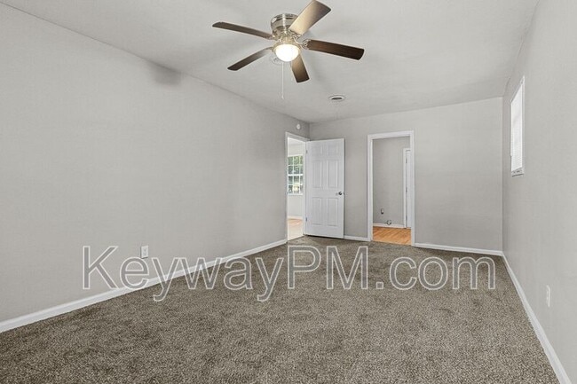 Building Photo - 3630 Columbine Dr