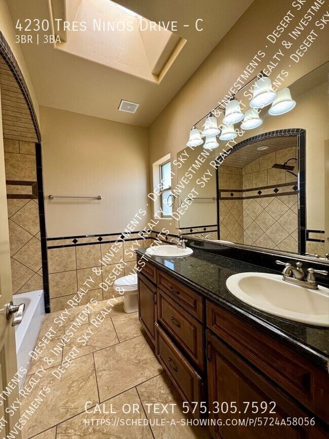 Building Photo - 4230 Tres Ninos Dr
