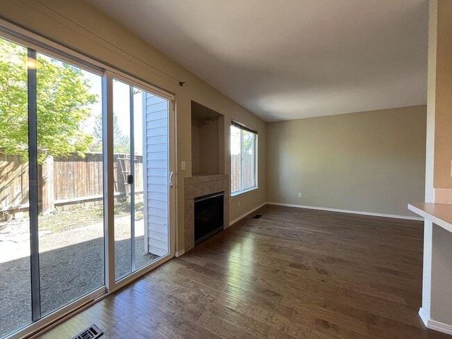 Building Photo - Spacious 3 Bedroom Home with Open Layout, Vaulted Bedrooms & Trail Access