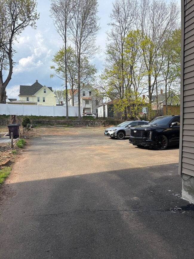 Building Photo - 38 Roberts St