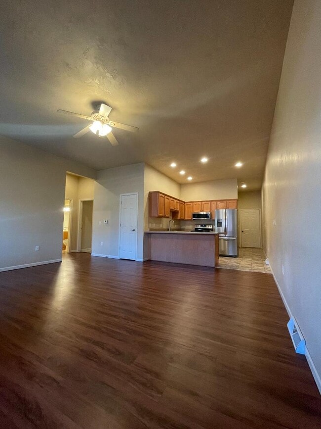 Building Photo - 323 W Main St