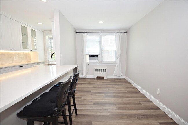 Building Photo - 275 Maple Ave