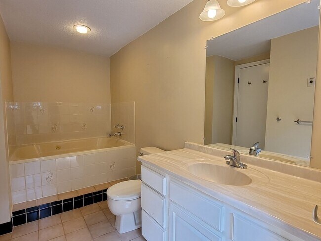 Building Photo - 100 Captain Eames Cir