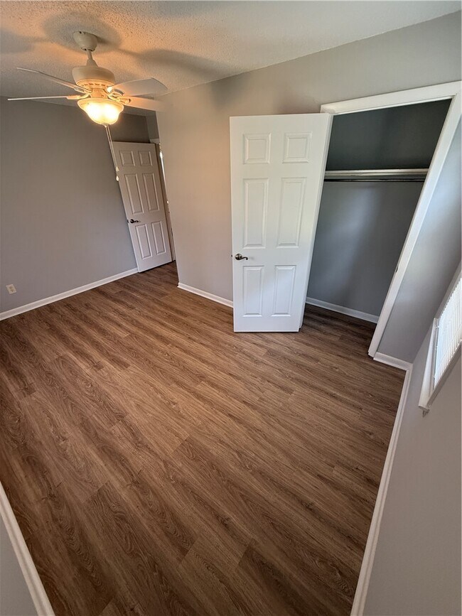 Building Photo - 112 Lynwood Dr