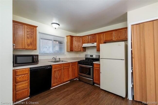 Building Photo - 44543 Savery Dr