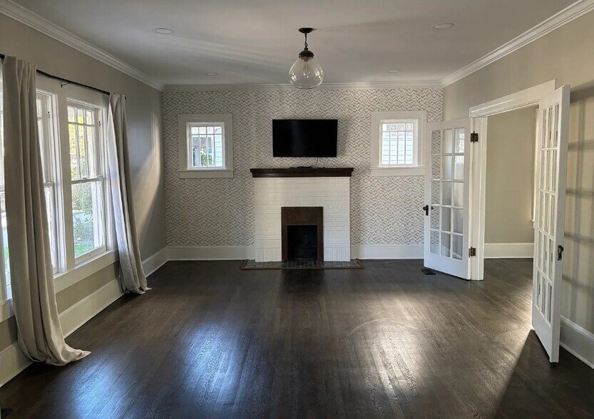 Building Photo - 313 W Fisher Ave