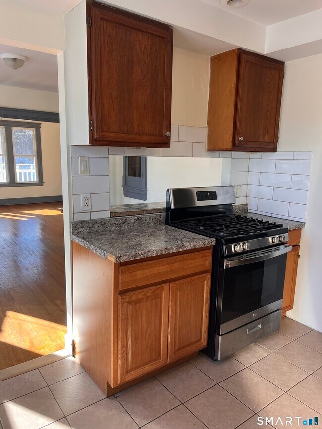 Building Photo - 337 Wilson St