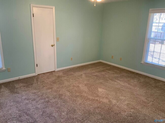 Building Photo - 2511 Galahad Dr SE