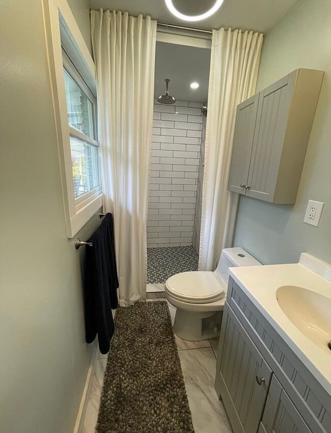 Building Photo - Charming 3-Bedroom Home in Crestwood with a Private Creekside Backyard