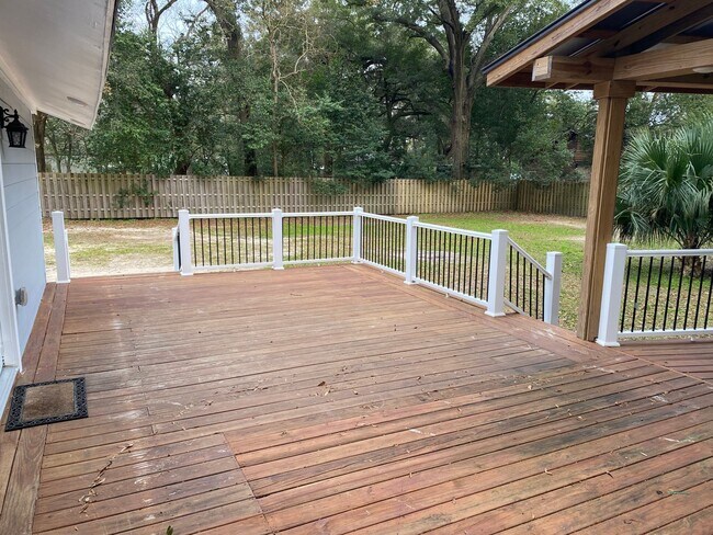 Building Photo - Beautifully renovated home!