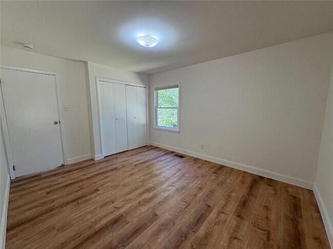 Building Photo - 122 Kenimer Cir