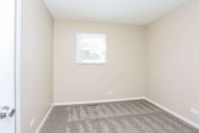 Building Photo - 5824 Orange Ln