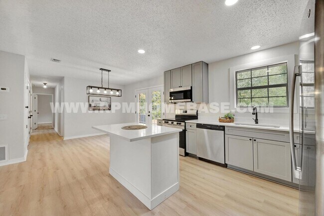 Building Photo - Fully Renovated 5-Bedroom Home with Modern...