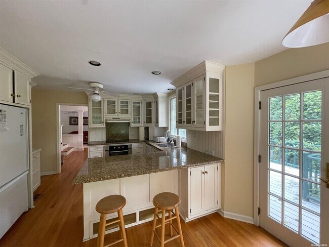 Building Photo - 3 Lamont Ln