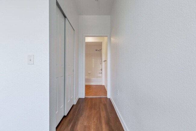 Building Photo - Stylish Longmont Condo with Vaulted Ceilings and Modern Upgrades