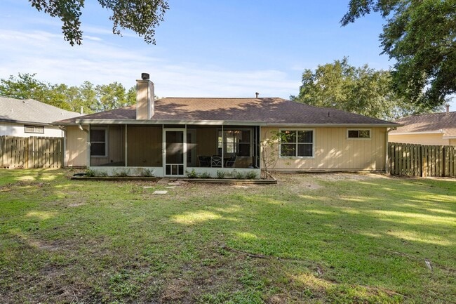 Building Photo - Experience a breezy lifestyle in the convenient Eagle Point subdivision!