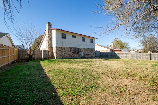Building Photo - 224 S Bouziden Dr
