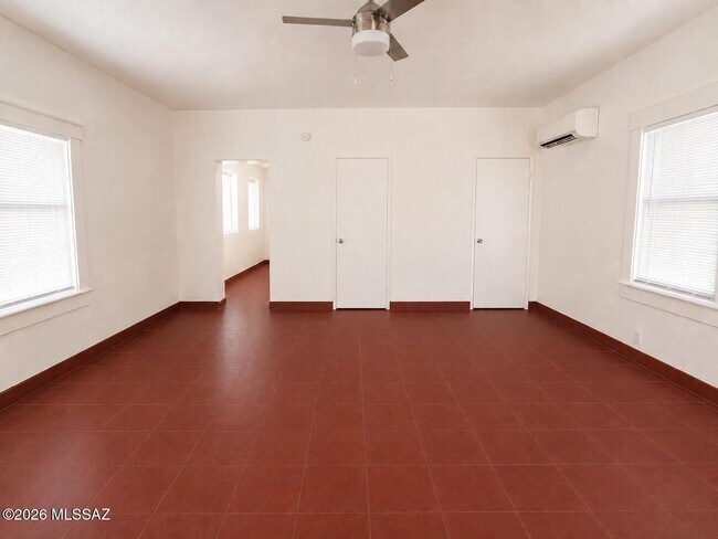Building Photo - 2955 N Cherry Ave