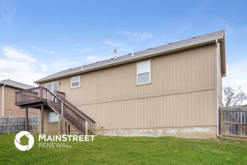 Building Photo - 1415 NW Hilltop Ln