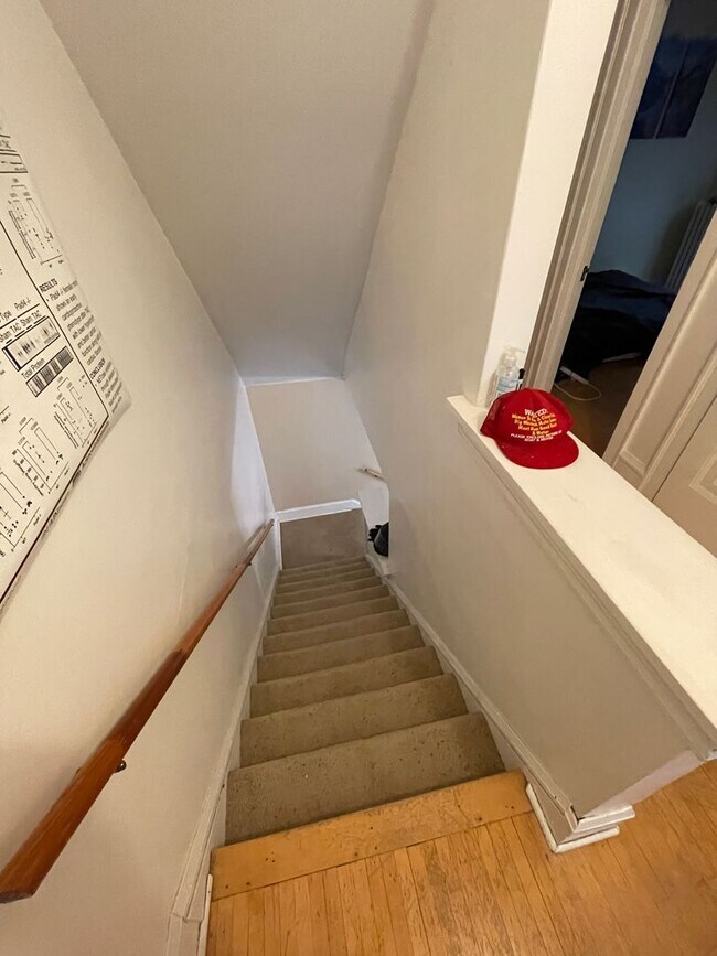 Building Photo - 2021-2023 E 6th St