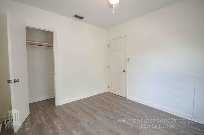 Building Photo - Great Duplex Just South of Downtown