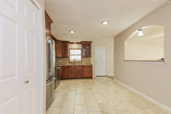 Building Photo - 6205 Magnolia Ln