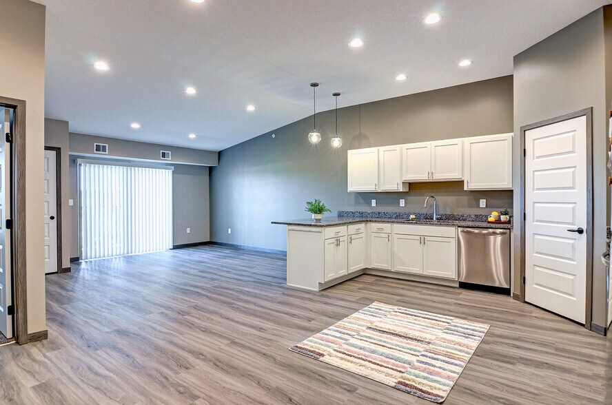 Building Photo - Golden Aspen Flats