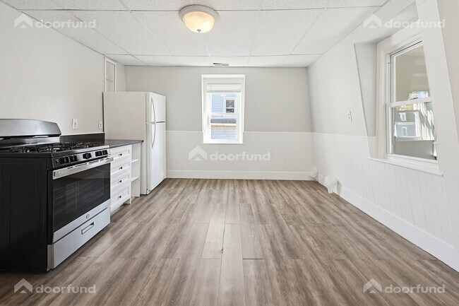 Building Photo - 17 Wachusett St
