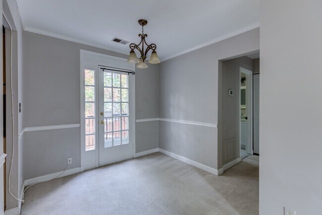 Building Photo - Gorgeous End Unit 2 Bedroom 2 Bath Near Sh...