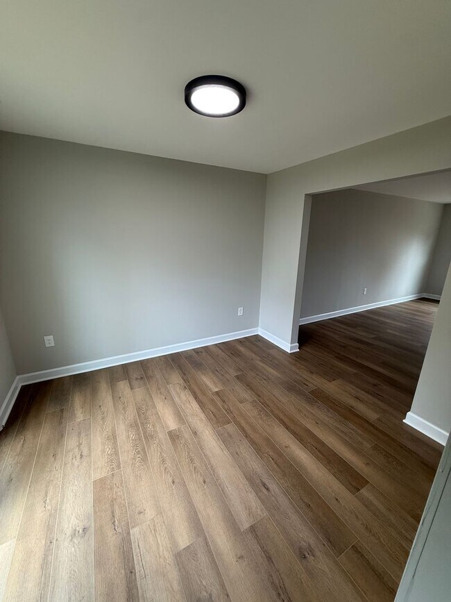 Building Photo - 5853 Suitland Rd