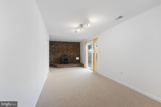 Building Photo - 2636 East Side Dr