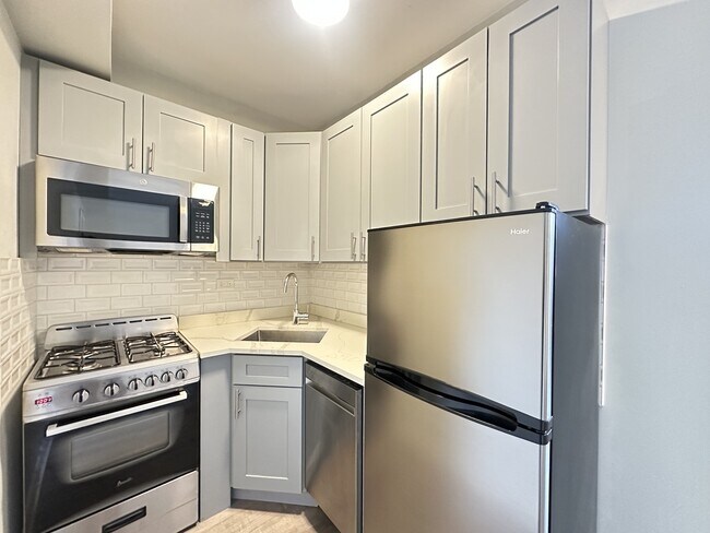 Building Photo - 503 W Belmont Ave