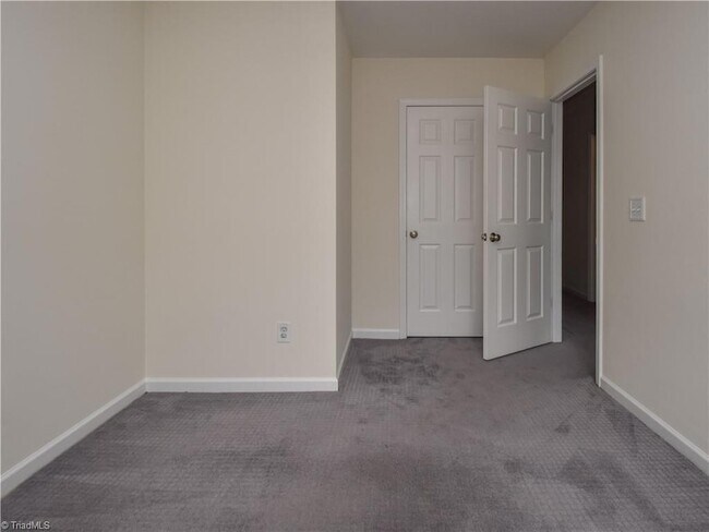 Building Photo - 3922 Village Park Ct